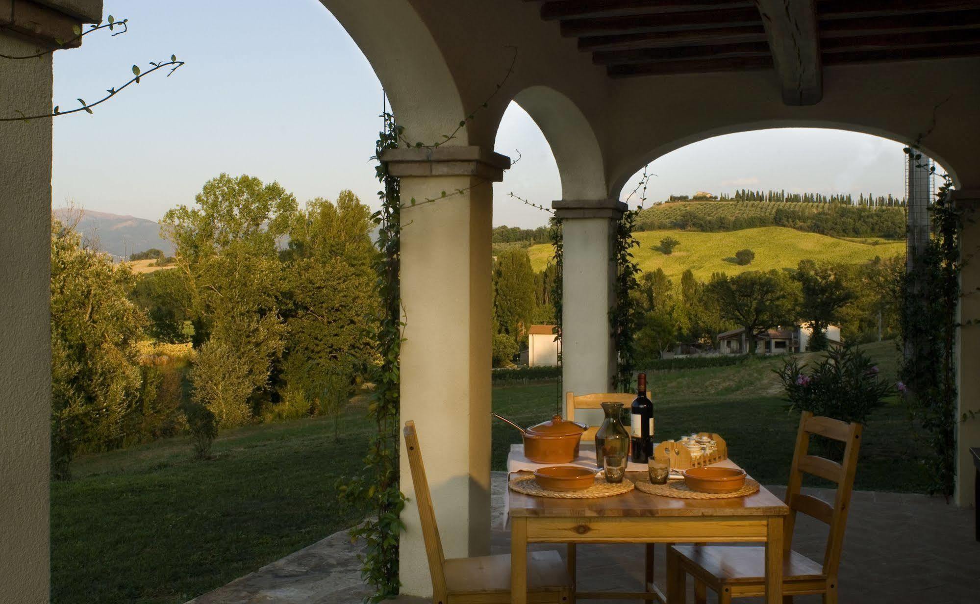Borgo Le Capannelle Aparthotel Castel Ritaldi Exterior photo